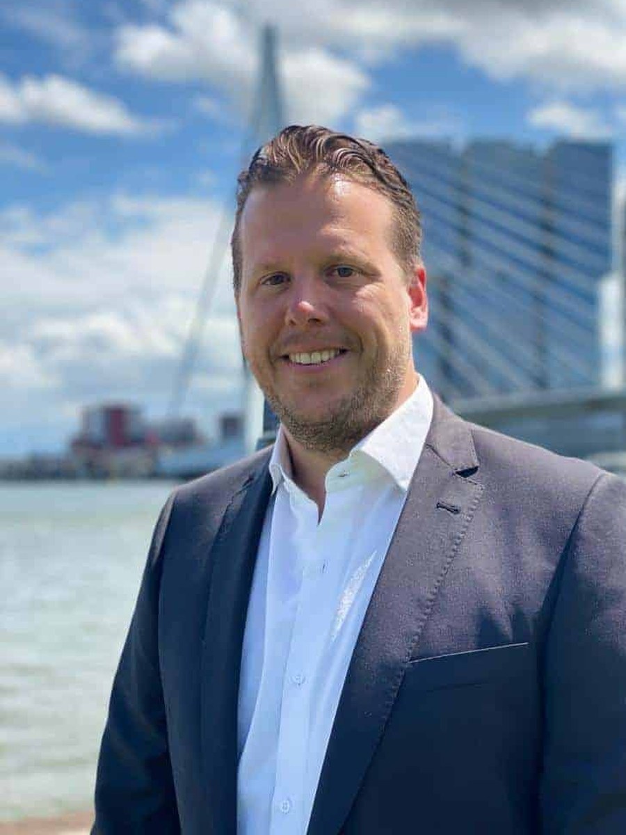 Portrait photo of Ivo van Dijke, CCO | Chief Commercial Officer at Intercompany Solutions in Rotterdam, the Netherlands